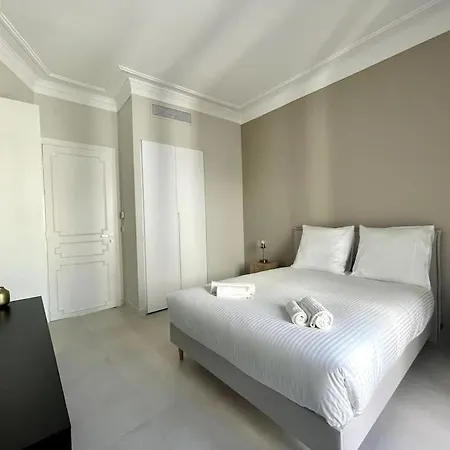 Apartment Centre *